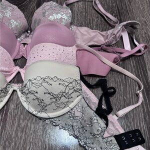 Victoria’s Secret 32B pushup bras bundle of 4